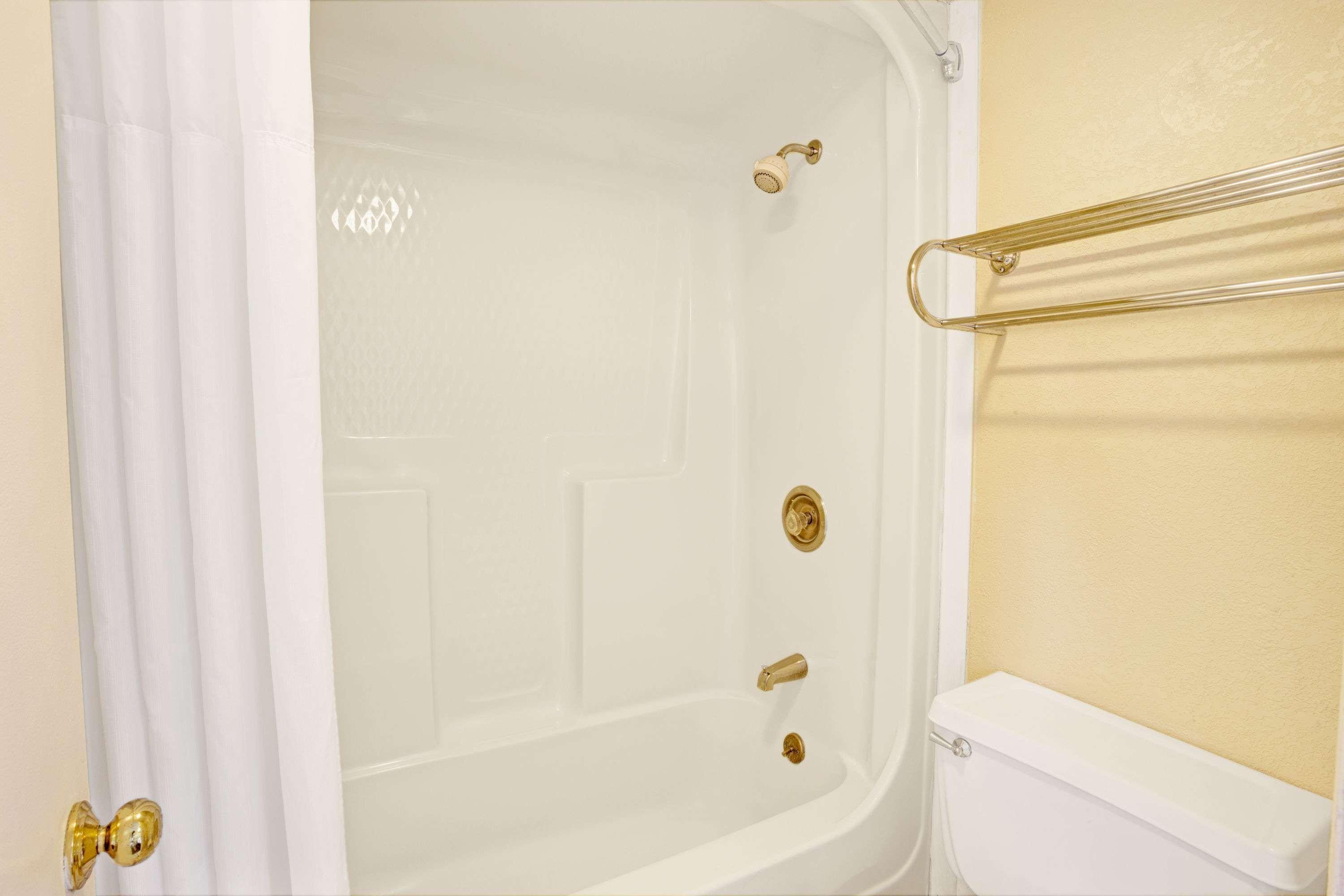 Travelodge By Wyndham Sellersburg מראה חיצוני תמונה