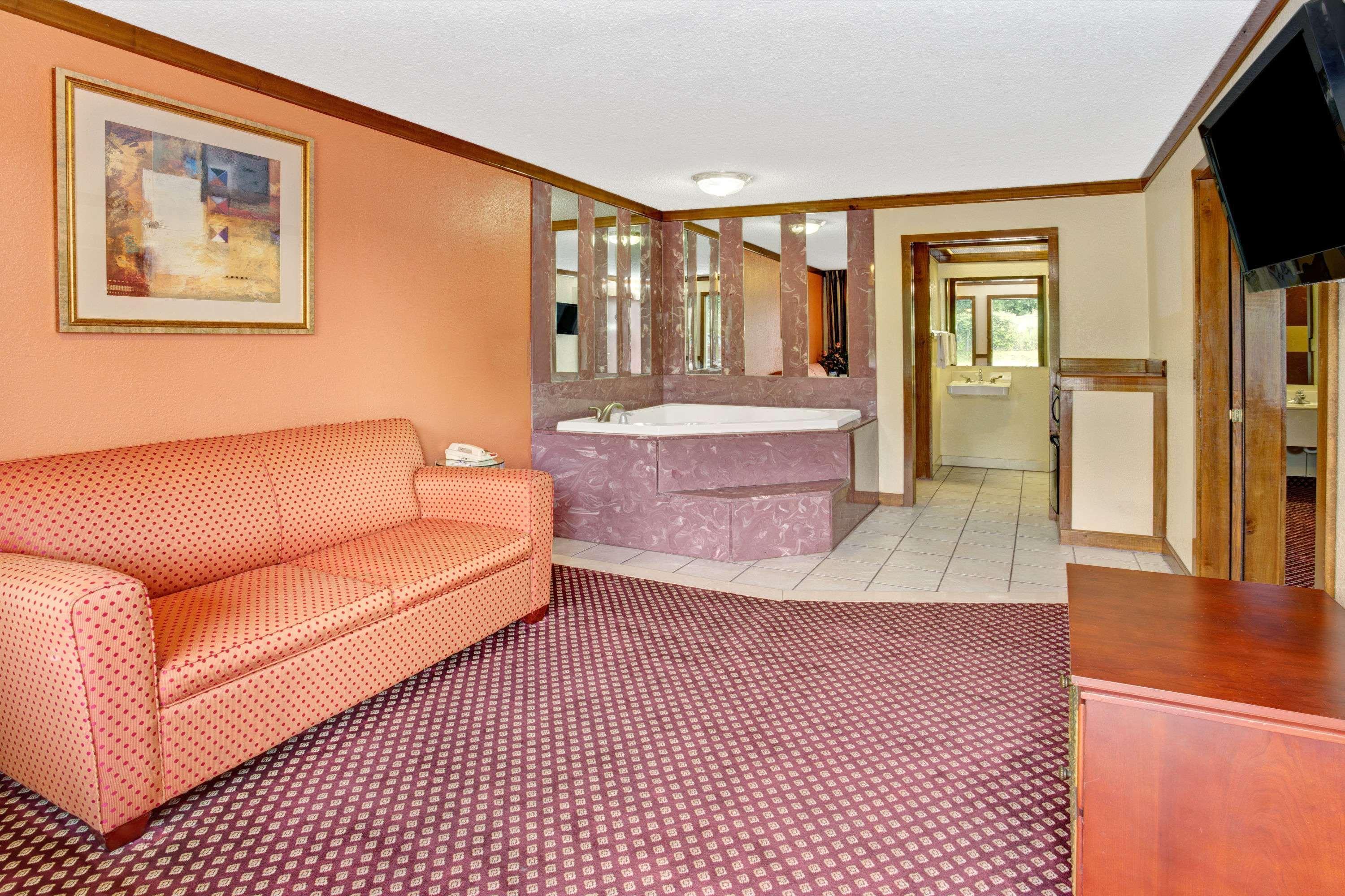 Travelodge By Wyndham Sellersburg מראה חיצוני תמונה