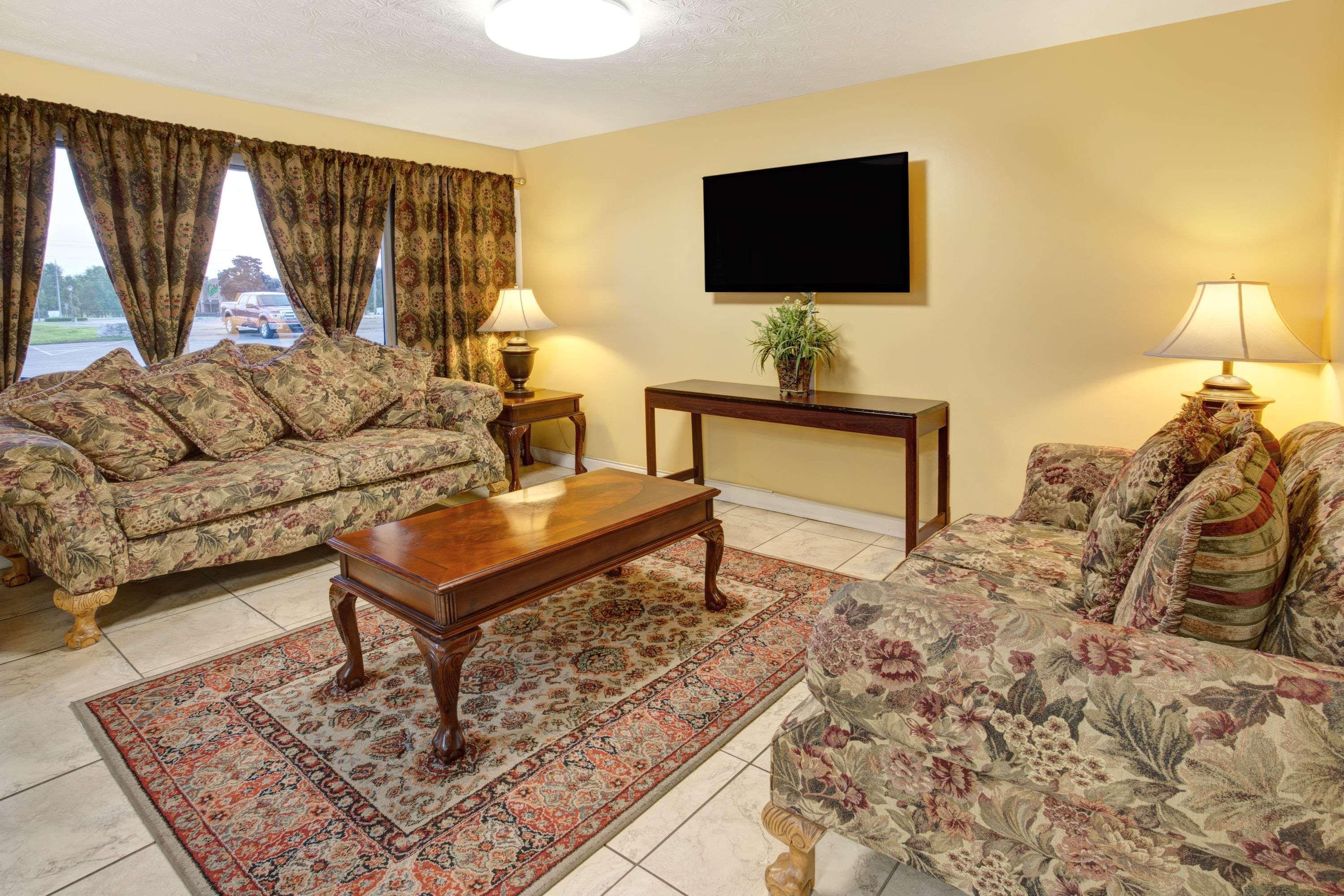 Travelodge By Wyndham Sellersburg מראה חיצוני תמונה