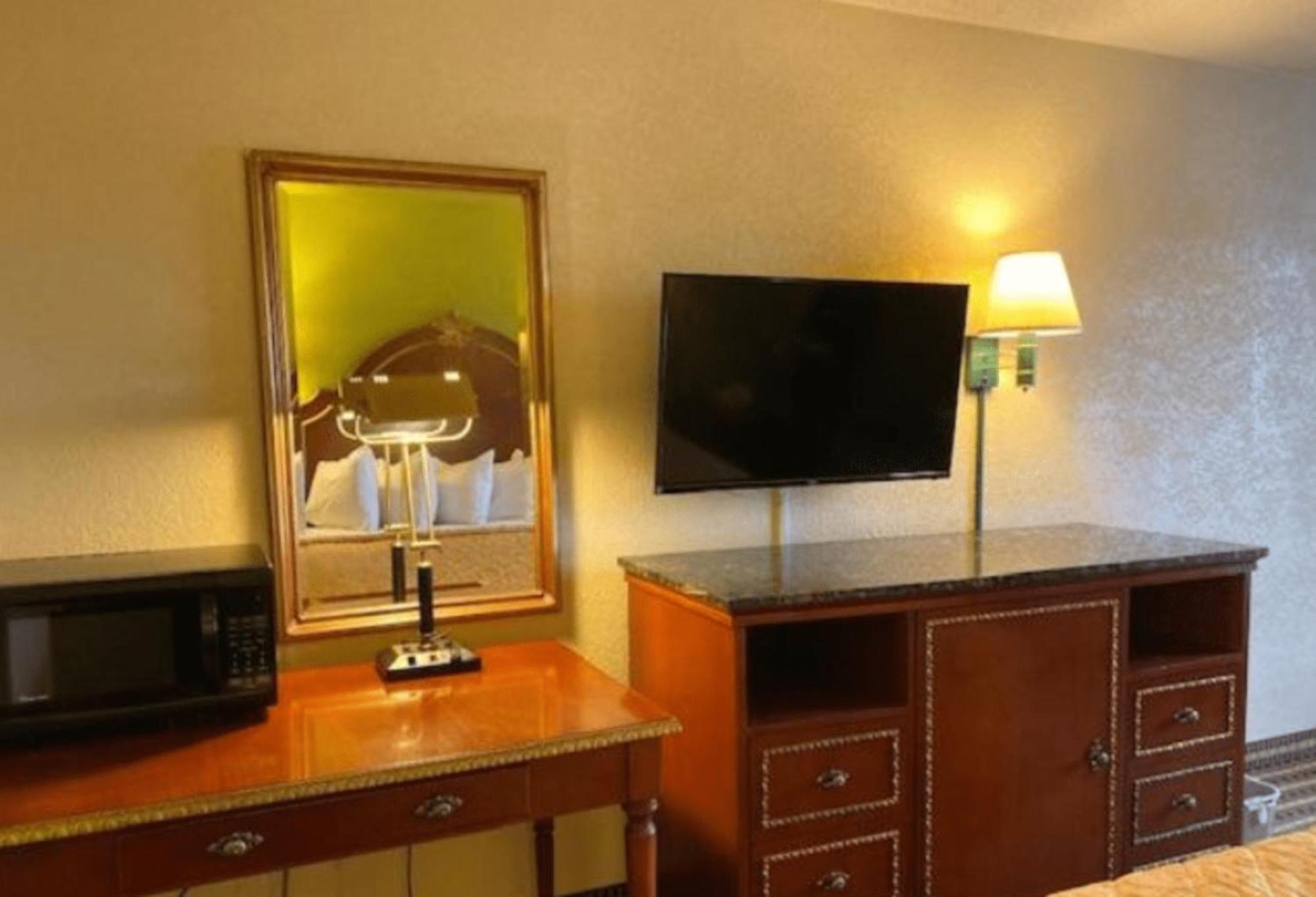 Travelodge By Wyndham Sellersburg מראה חיצוני תמונה